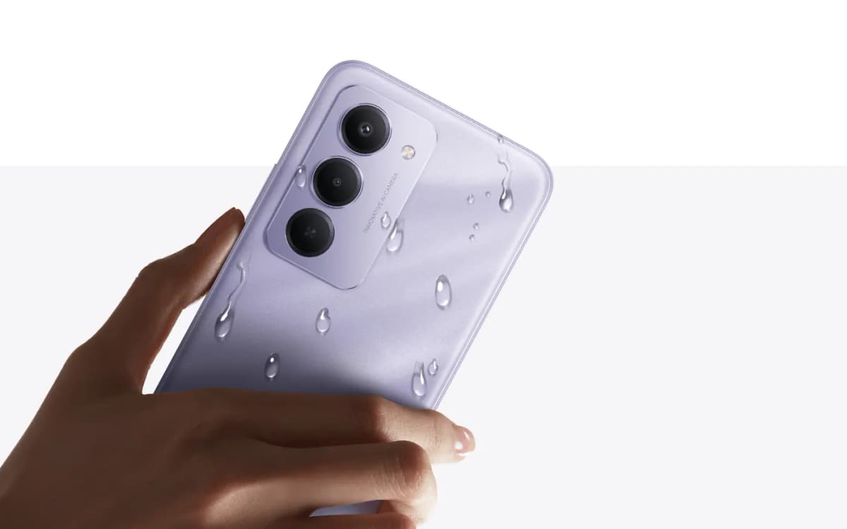 Xiaomi Redmi 15 con gotas de agua, resistencia IP64