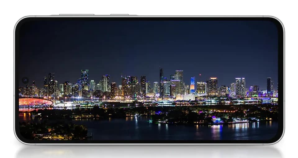 Ciudad de noche en la pantalla del Samsung Galaxy A56 5G